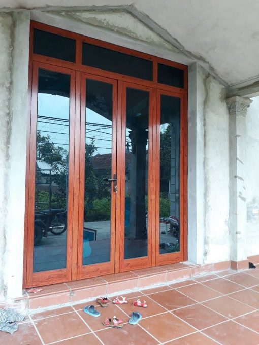 Cửa đi 4 cánh xingfa vân gỗ